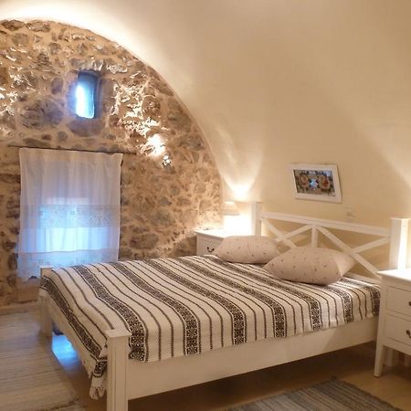 To Petradi Avgonima Quarto foto