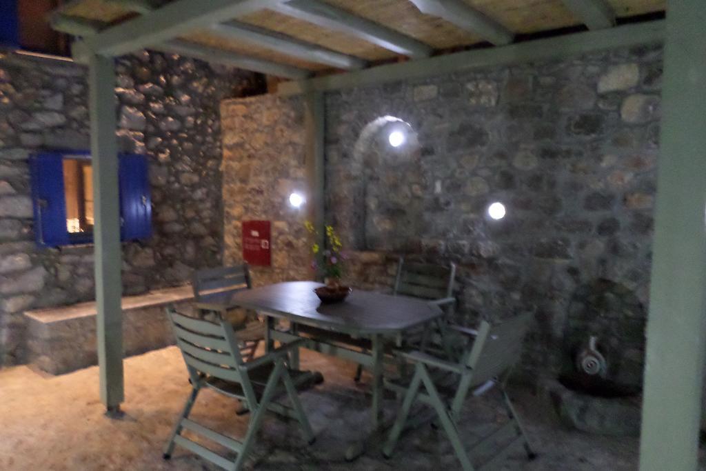 To Petradi Avgonima Quarto foto